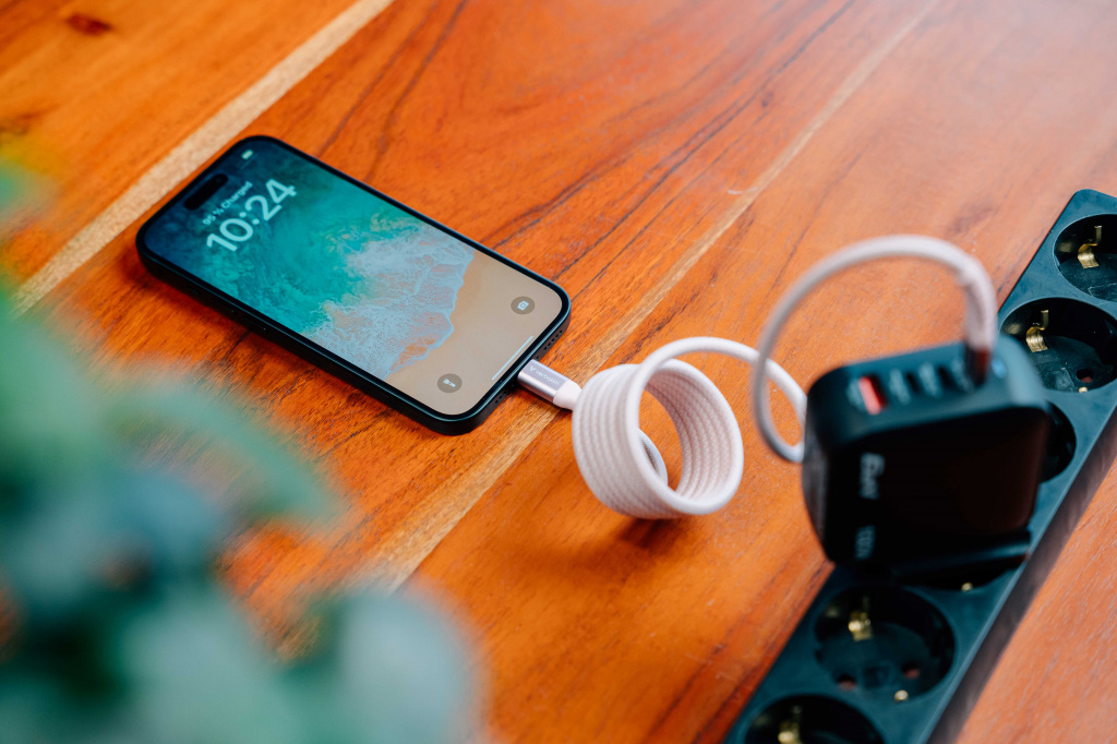 Verbatim Sync & Charge Magnetic kabel USB-C na USB-C, M/M, 60W PD3.0/QC3.0, plavi, 1.2m - Slika 5