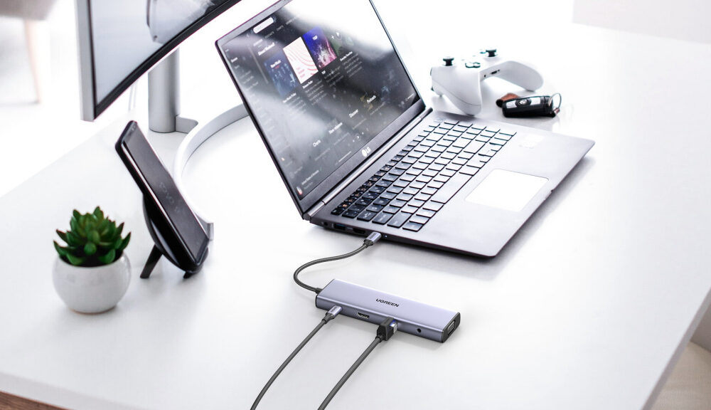 Alternative view of UGREEN 10-portni USB-C HUB 3×USB-A 3.0, 1xUSB- C PD, VGA, 4K, HDMI, 1xG-LAN, 1xSD, 1xTF, 3.5mm, sivi