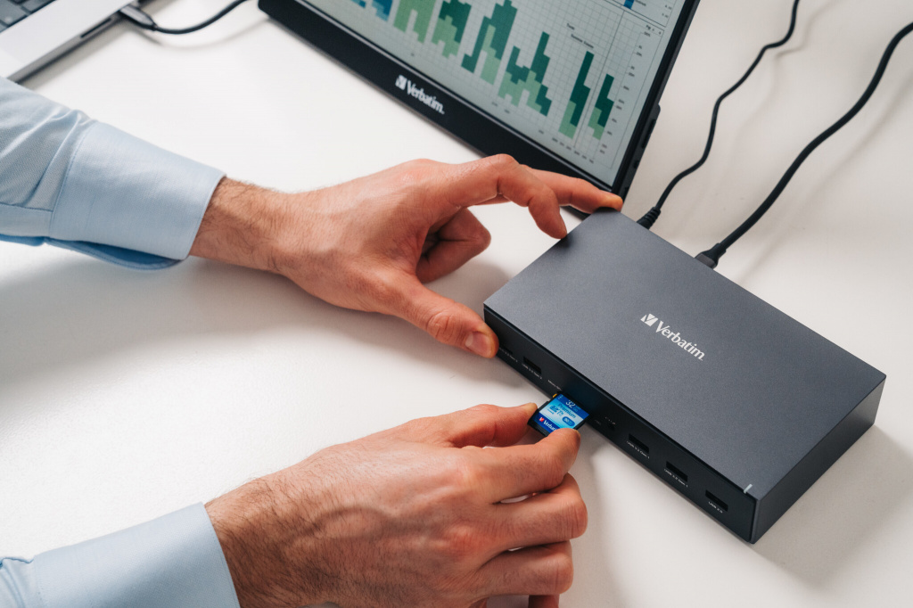 Verbatim CDS-17 portni USB-C Pro Docking Station HDMI do 8K | 2 x HDMI do 4K | 2 x DP | RJ45 | USB-A 3.2 | 2 x USB-A 3.0 | 2 x USB-A 2.0 | USB-C® 3.2 | SD | microSD | Audio | DC napajanje | USB-C Host - Slika 8